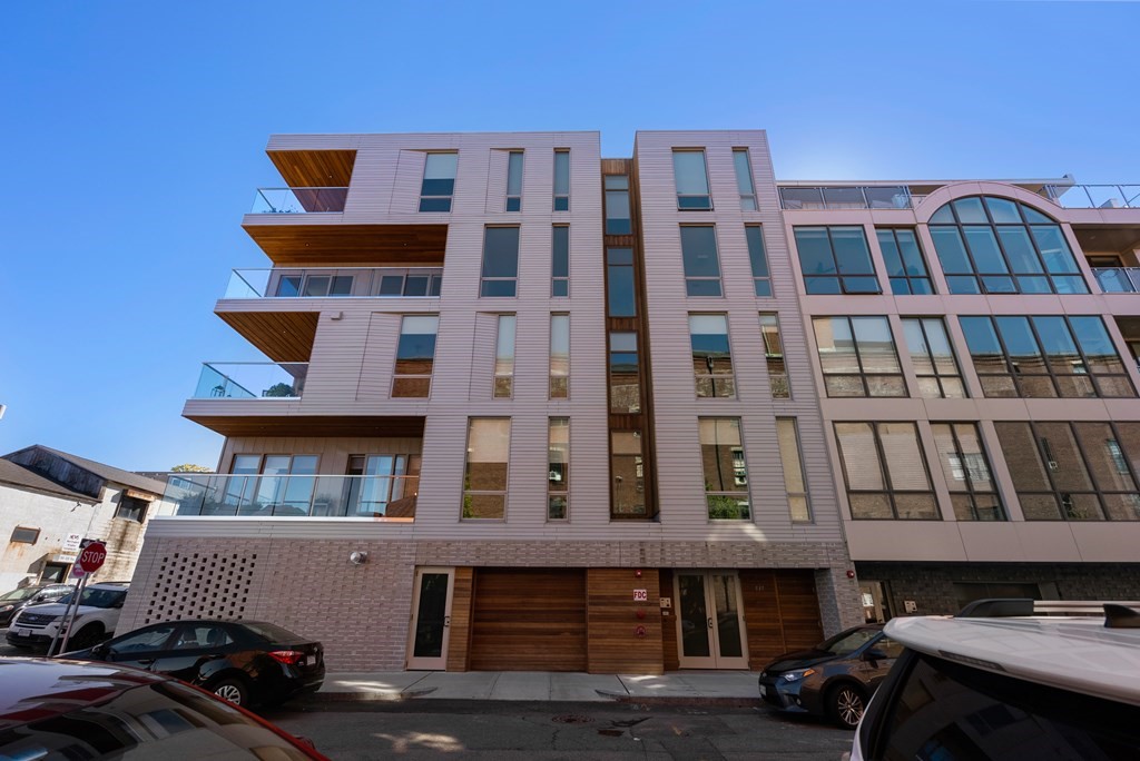 Boston, Massachusetts, 02127, United States, 2 Bedrooms Bedrooms, ,2 BathroomsBathrooms,Residential,For Sale,1916943
