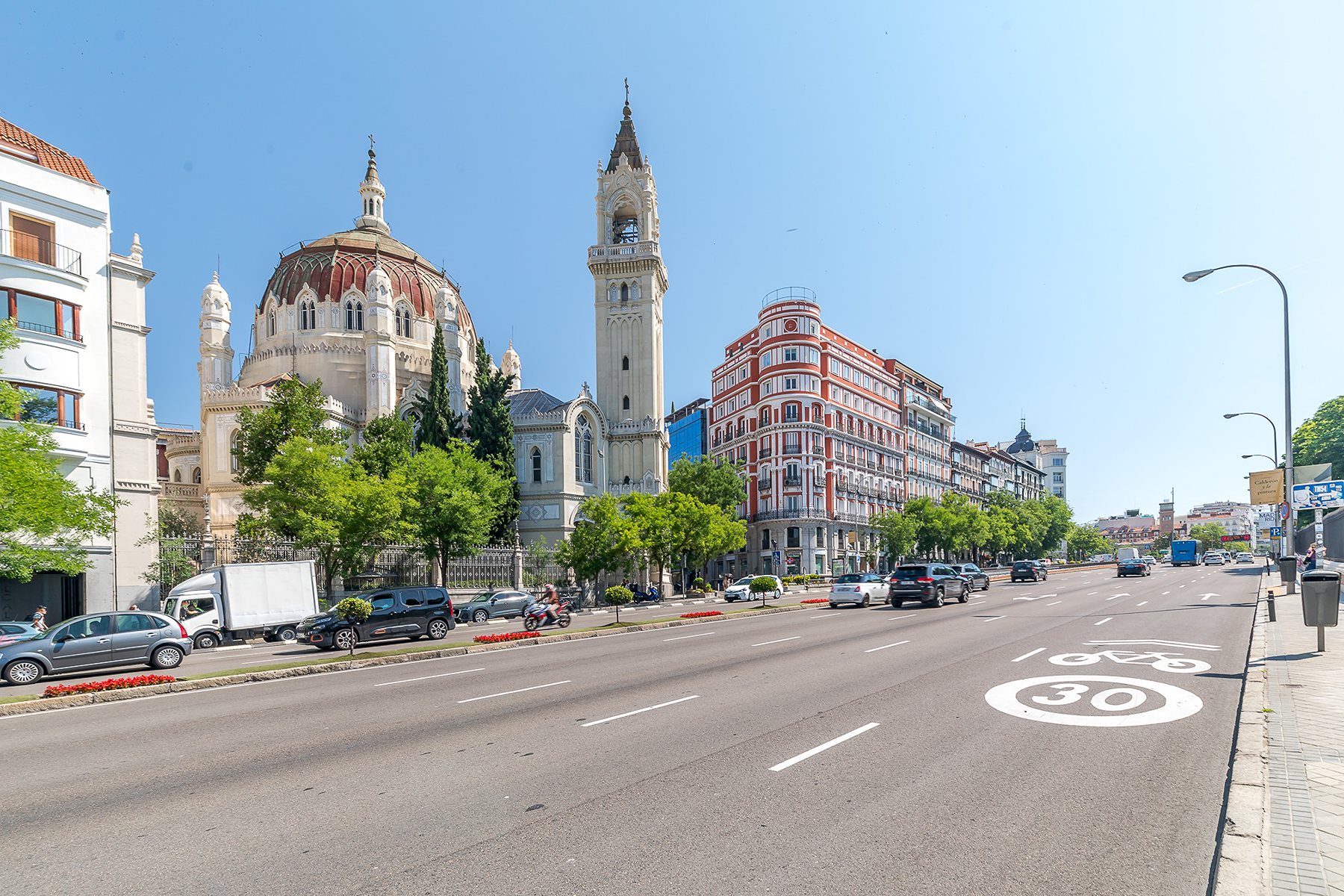  Bright interior floor in Recoletos ready for renovation, Madrid. - 物件實景