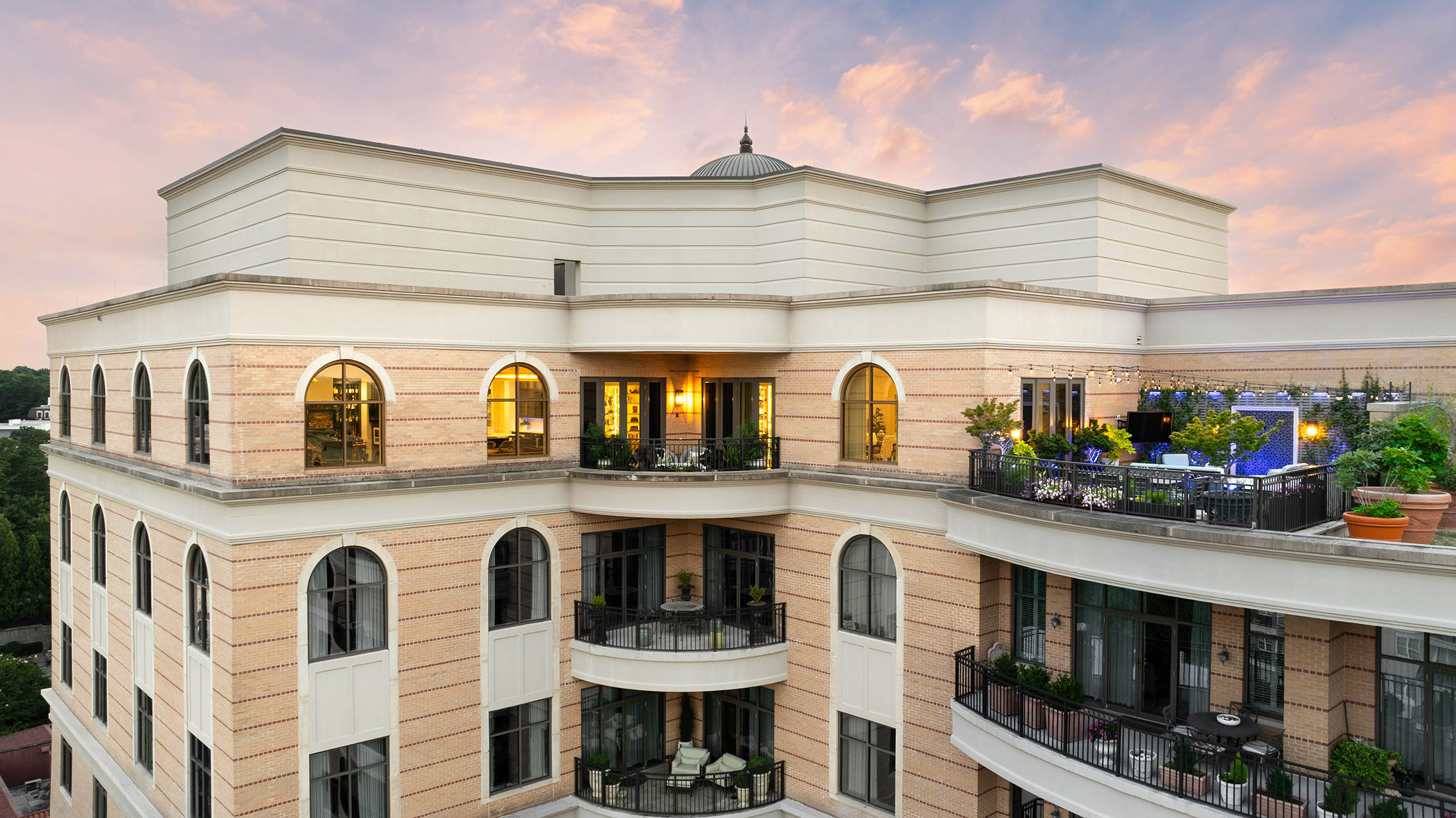  Modern Elegance in the Sky – Designer Penthouse with Skyline Views - 物件實景