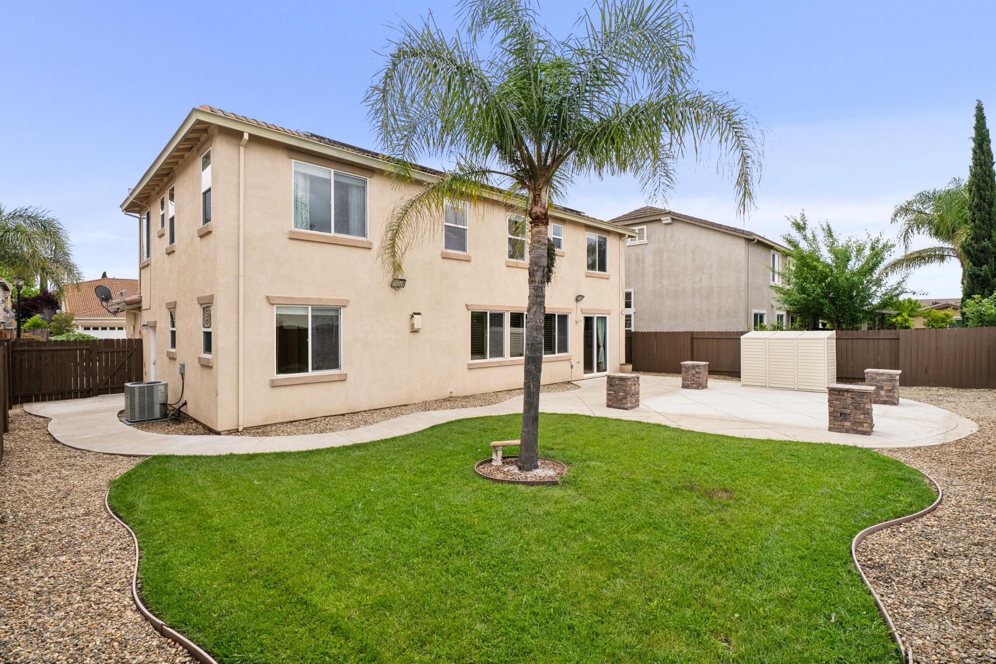  Gorgeous Two-Story Oakley Home - 物件實景