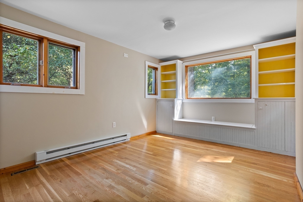 Sudbury, Massachusetts, 01776, United States, 4 Bedrooms Bedrooms, ,3 BathroomsBathrooms,Residential,For Sale,1940388