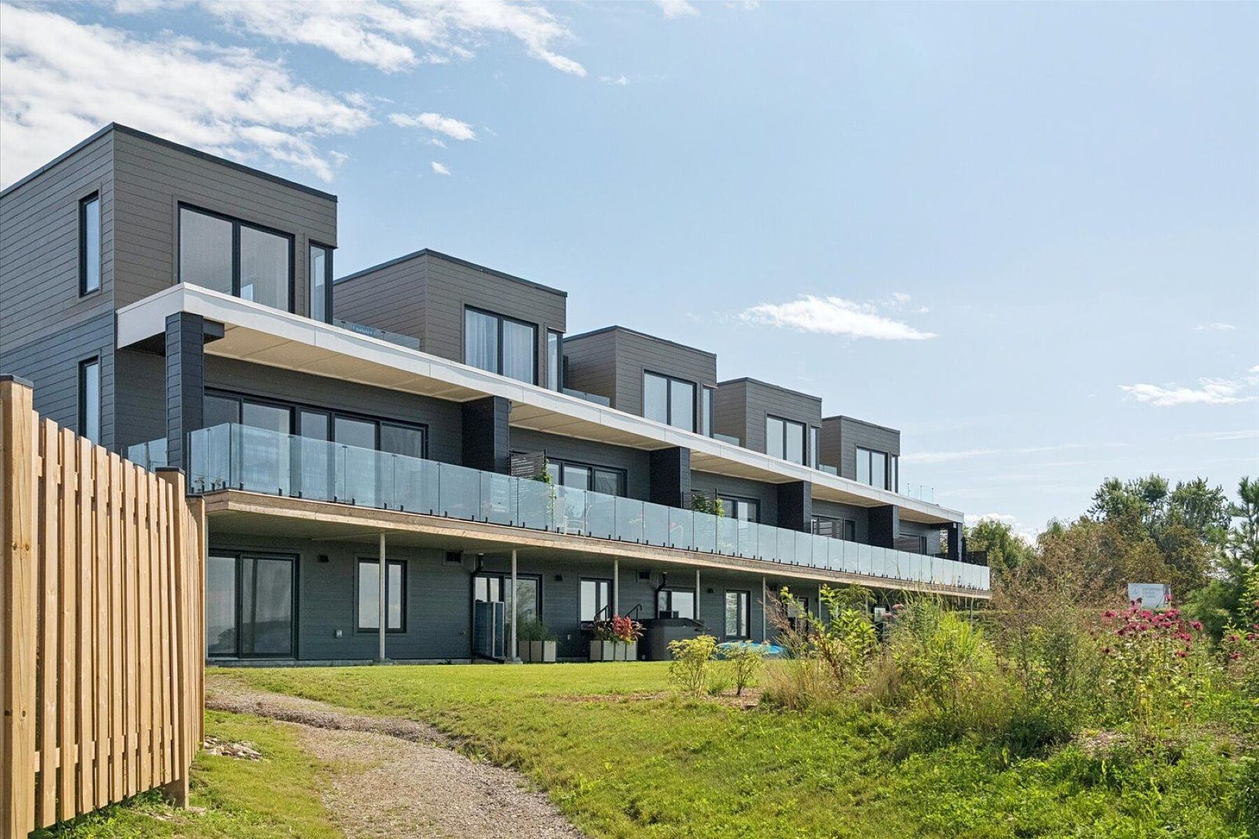  Luxury on Cameron Lake - 物件實景