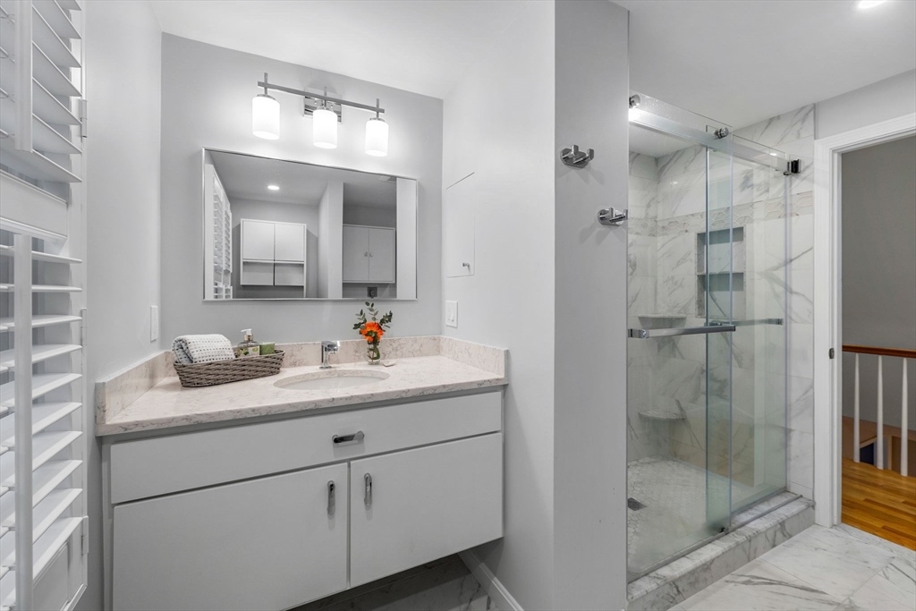 Andover, Massachusetts, 01810, United States, 4 Bedrooms Bedrooms, ,3 BathroomsBathrooms,Residential,For Sale,1987628