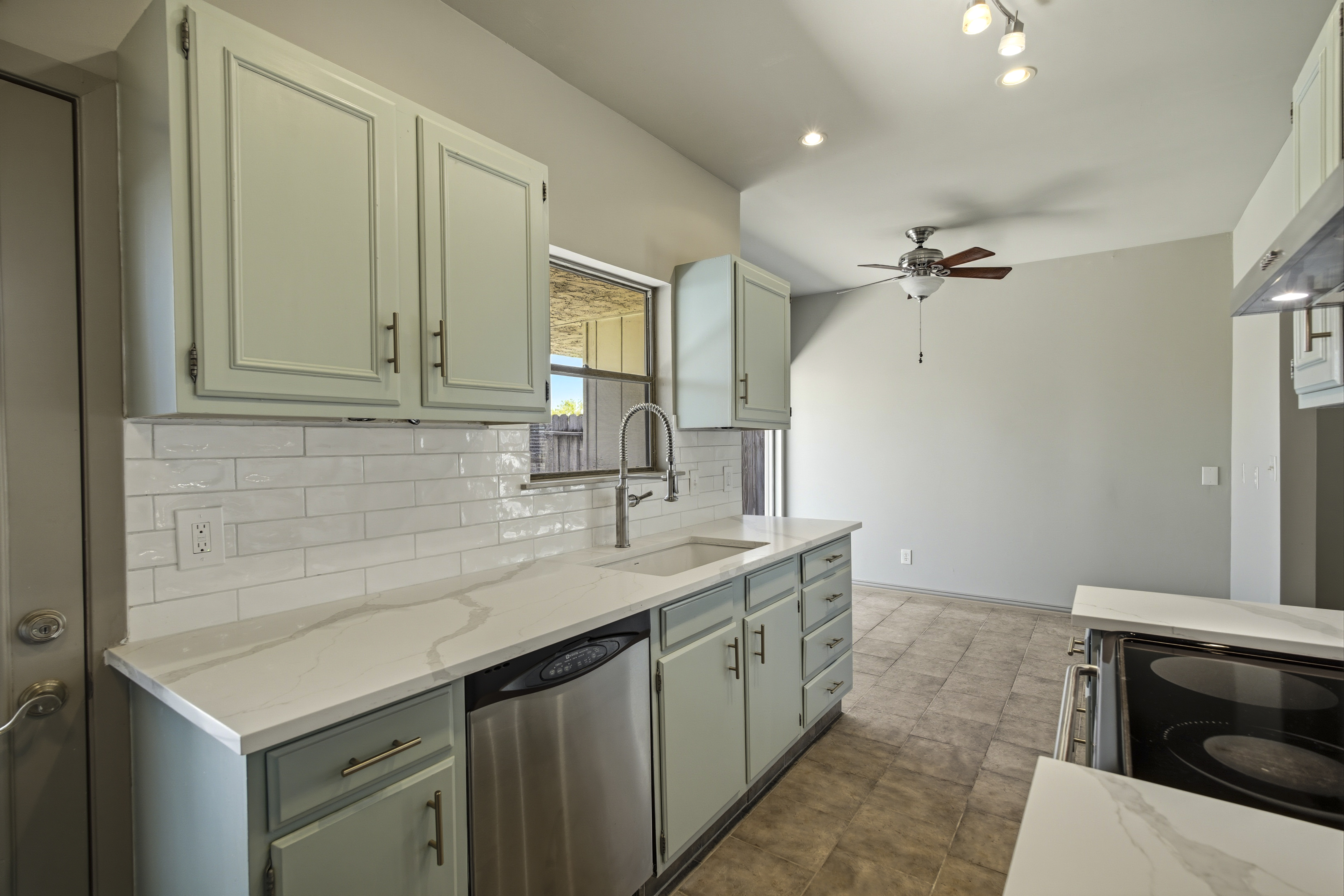  Move-In Ready Condo in Prime Location - 物件實景