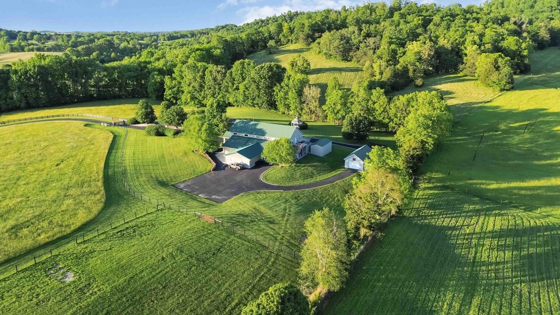 Somerset, Kentucky, 42503, United States, 6 Bedrooms Bedrooms, ,5 BathroomsBathrooms,Residential,For Sale,1835271