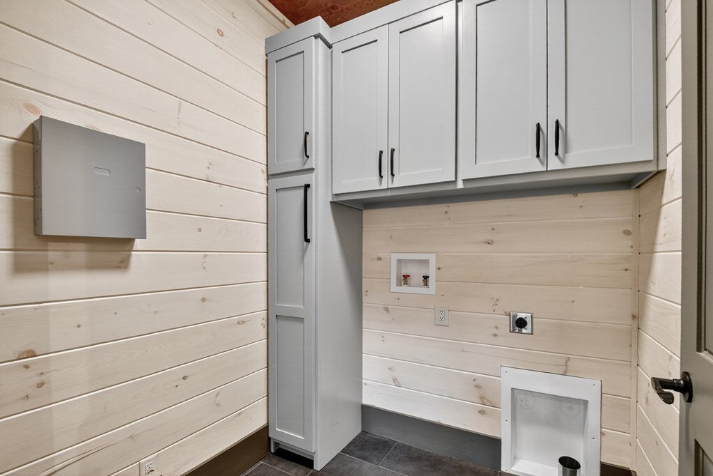 Mineral Bluff, Georgia, 30559, United States, 4 Bedrooms Bedrooms, ,5 BathroomsBathrooms,Residential,For Sale,1986837