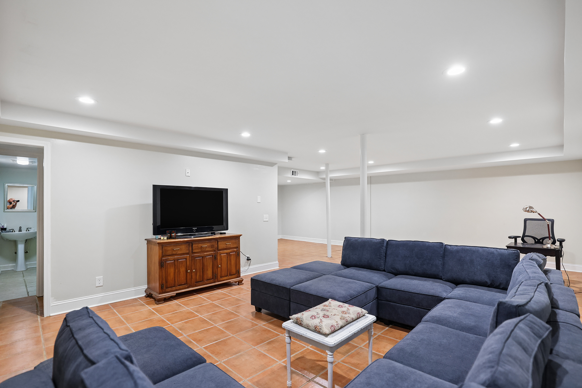  Handsome Updated Home with Amazing Space, Indoors and Out - 物件實景