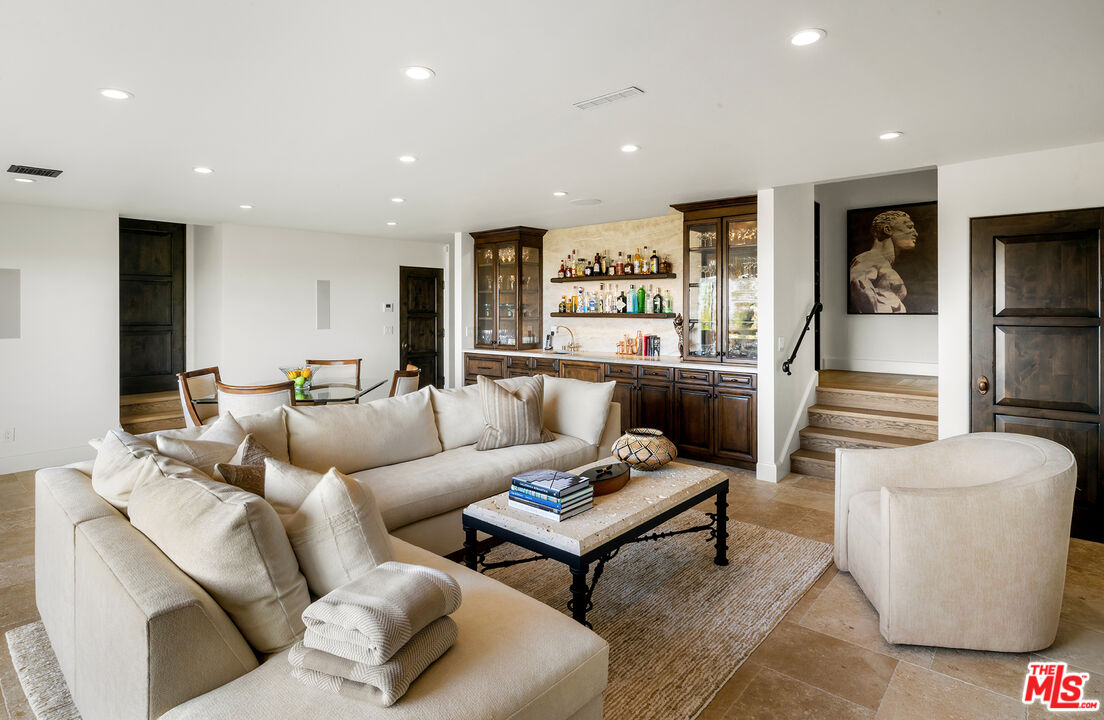 Los Angeles, California, 90068, United States, 4 Bedrooms Bedrooms, ,5 BathroomsBathrooms,Residential,For Sale,1910908