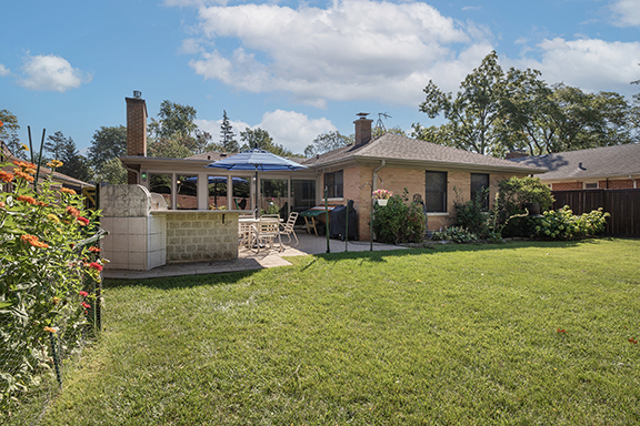 Des Plaines, Illinois, 60016, United States, 3 Bedrooms Bedrooms, ,3 BathroomsBathrooms,Residential,For Sale,2003071