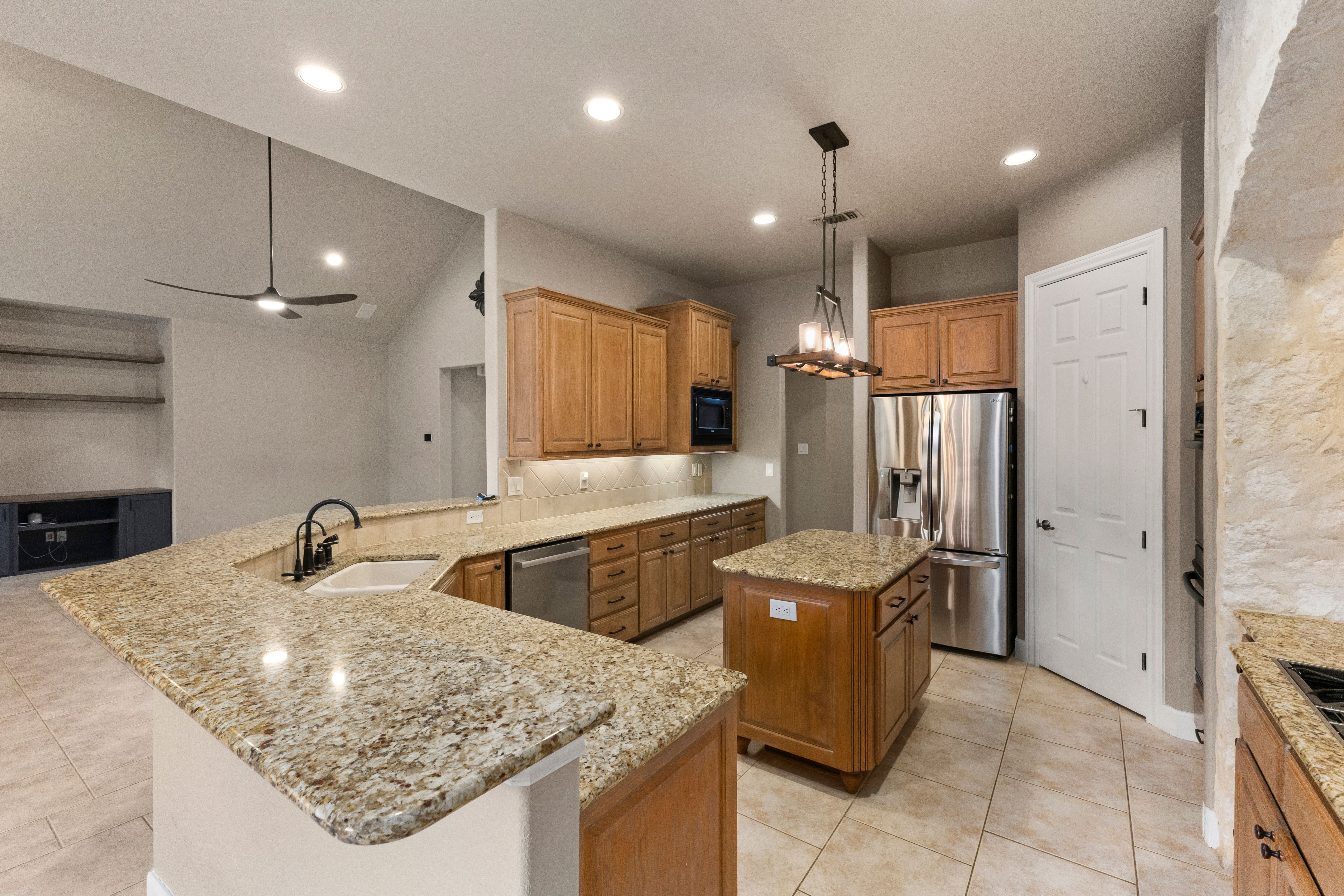  Private 5 Bedroom Oasis with Pool  Heights of Stone Oak - 物件實景