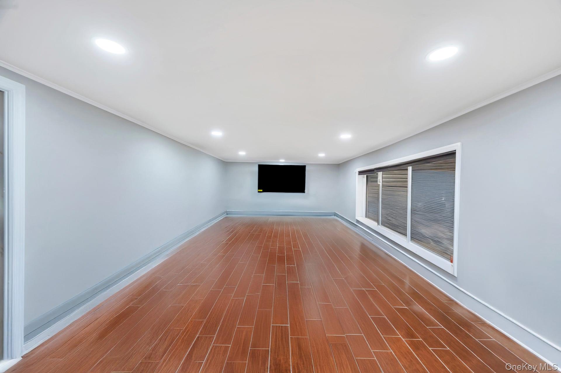 Freeport, New York, 11520, United States, 3 Bedrooms Bedrooms, ,2 BathroomsBathrooms,Residential,For Sale,1998348