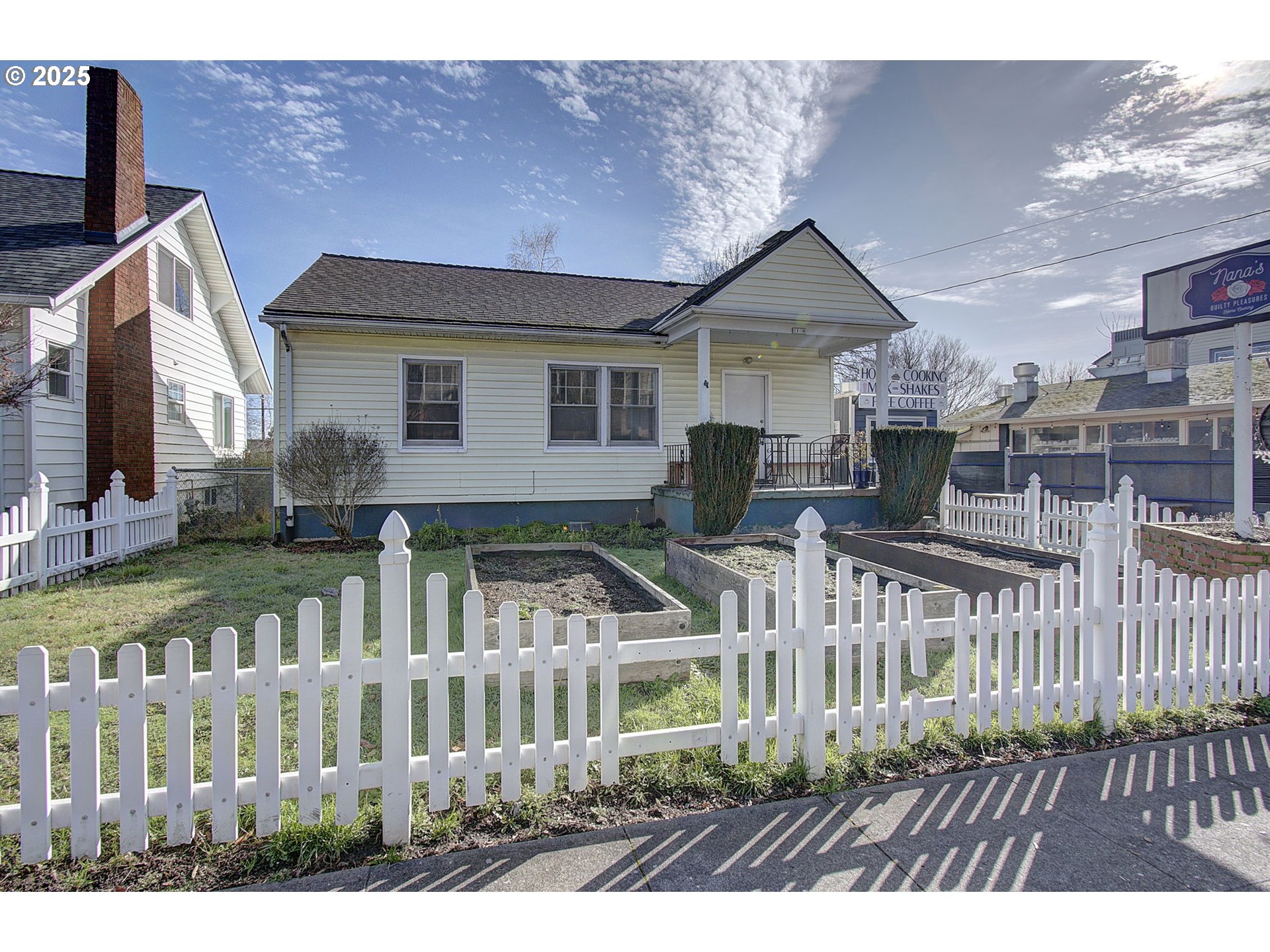 Portland, Oregon, 97202, United States, 3 Bedrooms Bedrooms, ,1 BathroomBathrooms,Residential,For Sale,1721248