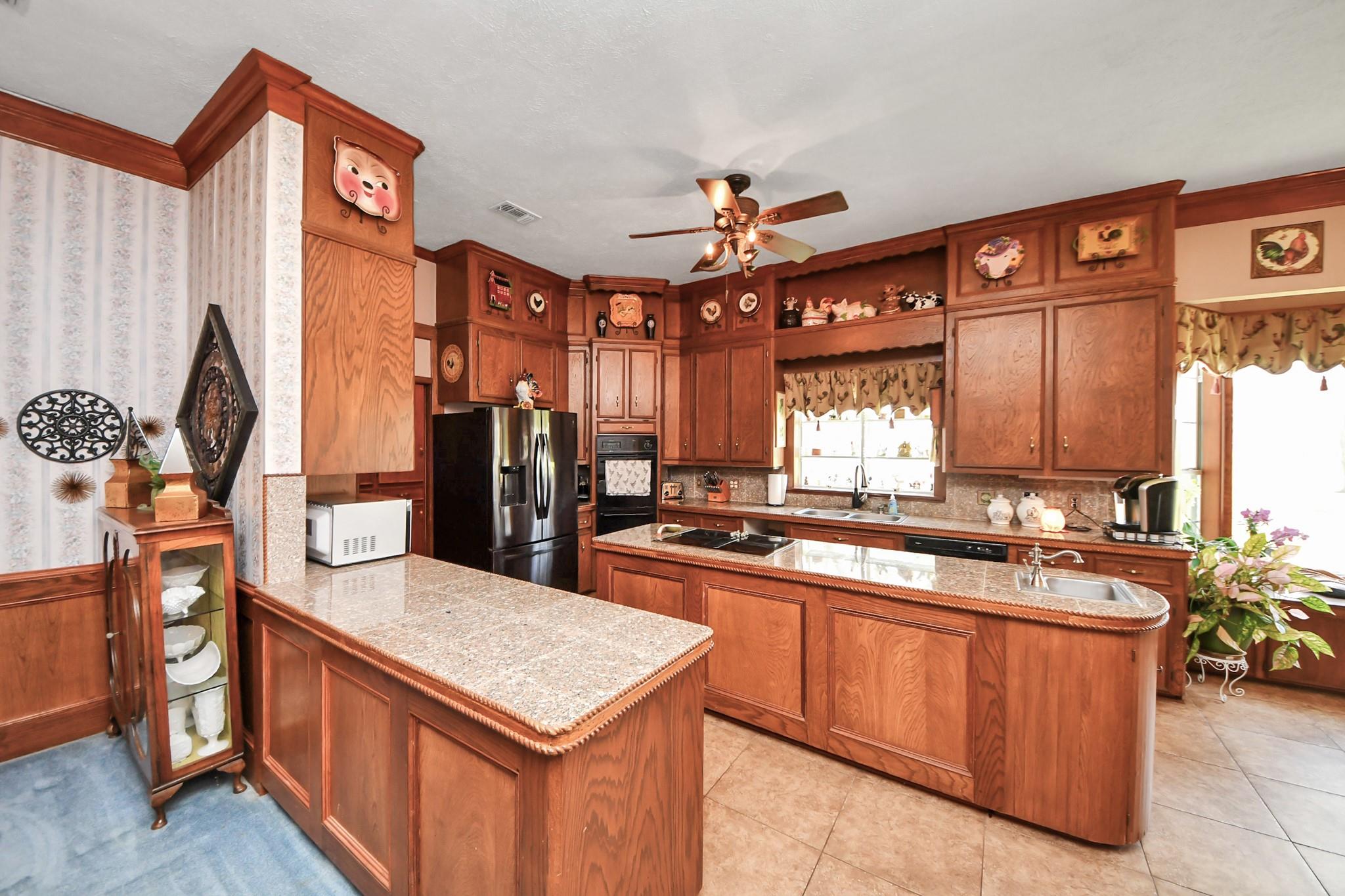 Wallis, Texas, 77485, United States, 3 Bedrooms Bedrooms, ,4 BathroomsBathrooms,Residential,For Sale,1928223