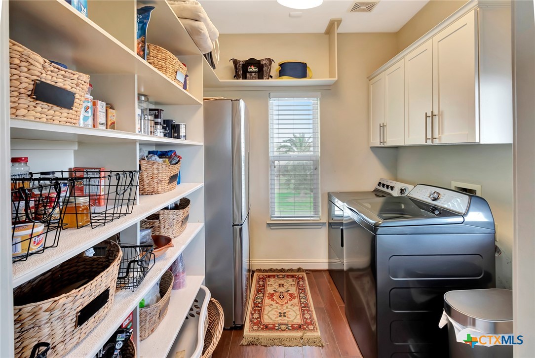 Port Lavaca, Texas, 77979, United States, 4 Bedrooms Bedrooms, ,5 BathroomsBathrooms,Residential,For Sale,1989257