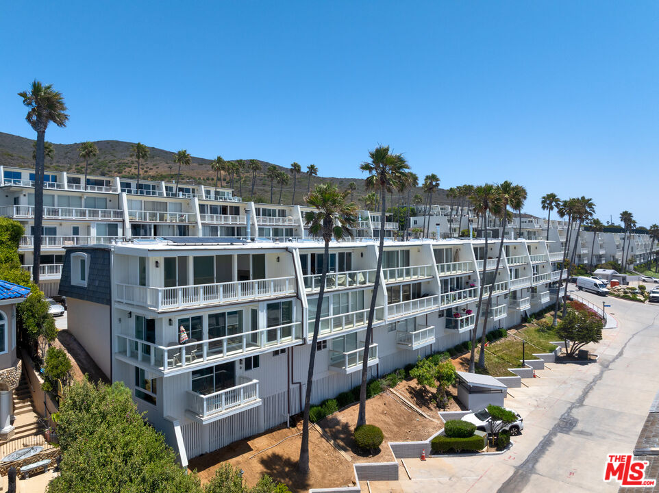 Malibu, California, 90265, United States, 2 Bedrooms Bedrooms, ,1 BathroomBathrooms,Residential,For Sale,1895662