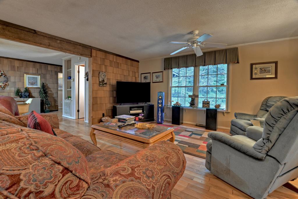 Blue Ridge, Georgia, 30513, United States, 4 Bedrooms Bedrooms, ,4 BathroomsBathrooms,Residential,For Sale,1859104