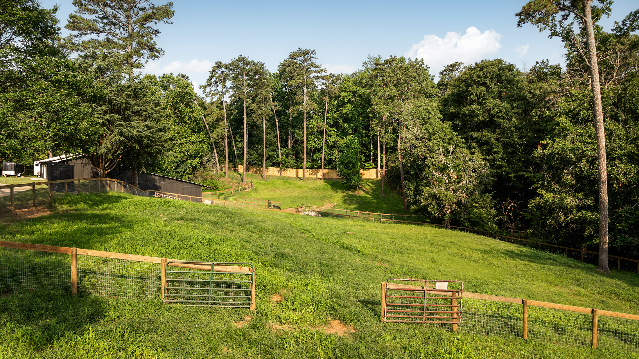  Rare Equestrian Facility with Prestigious Address - 物件實景