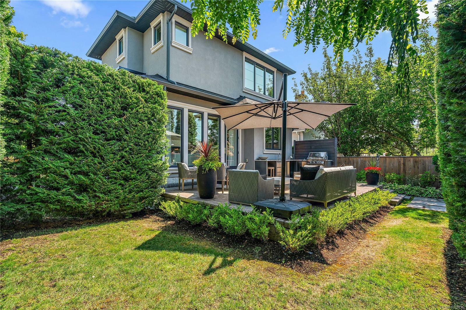 OAK BAY, British Columbia, V8R 3L8, CA, 6 Bedrooms Bedrooms, ,Residential,For Sale,1875057