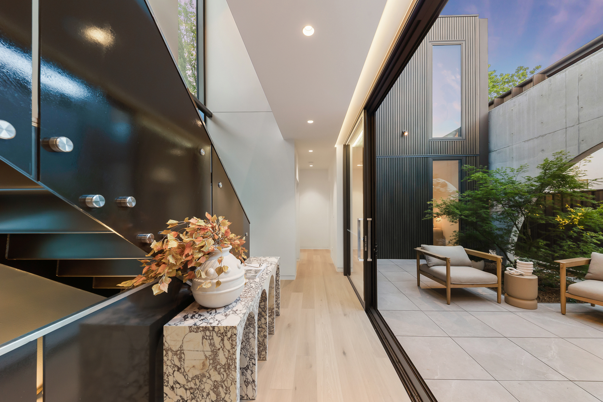  Lifestyle at the forefront in this sleek architectural residence - 物件實景