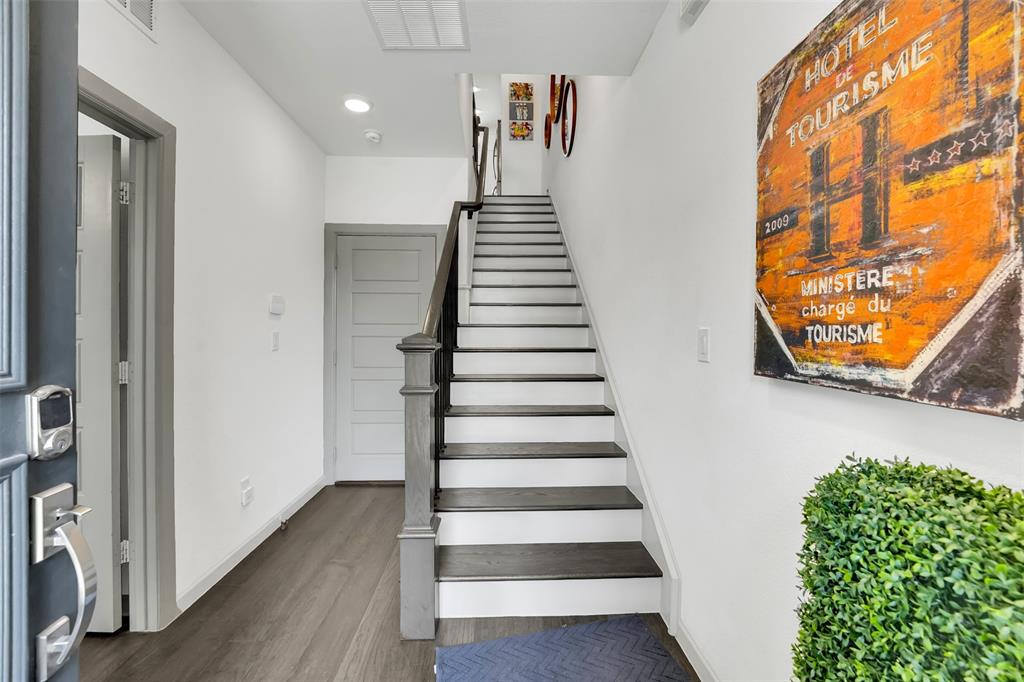 Dallas, Texas, 75212, United States, 3 Bedrooms Bedrooms, ,4 BathroomsBathrooms,Residential,For Sale,1897379