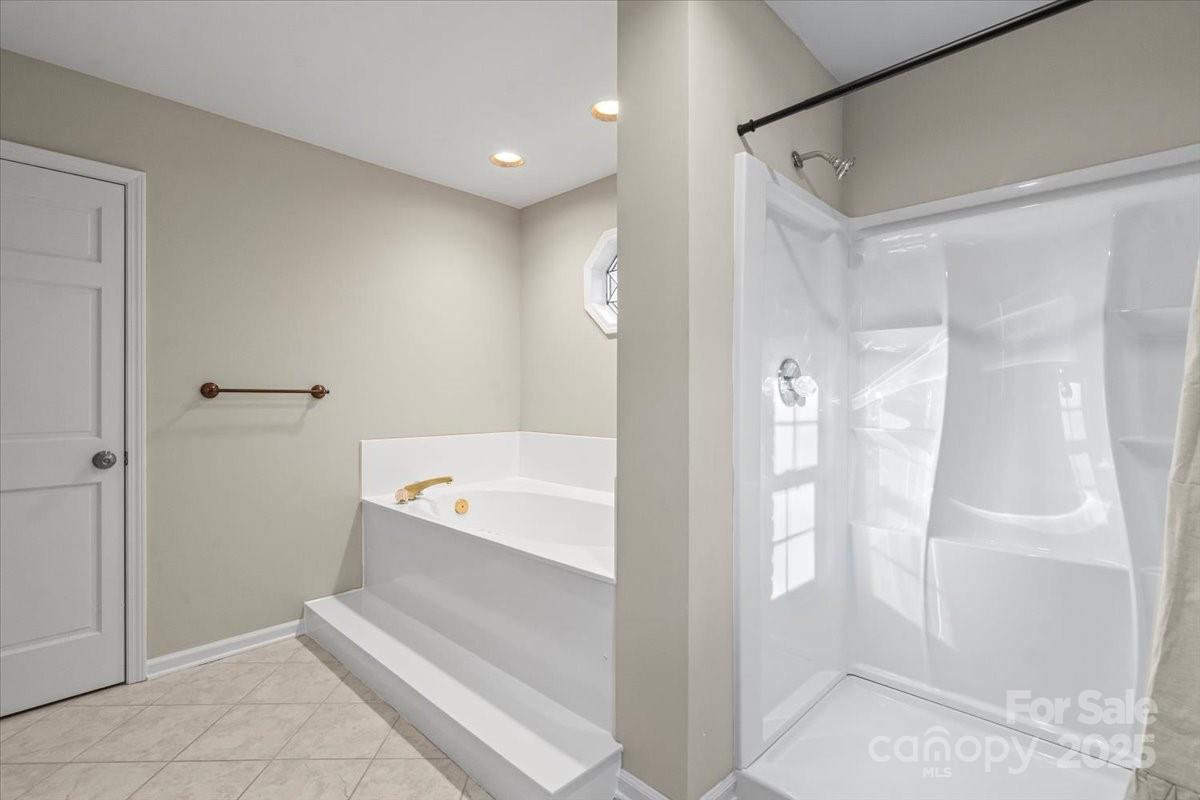 Kannapolis, North Carolina, 28081, United States, 3 Bedrooms Bedrooms, ,4 BathroomsBathrooms,Residential,For Sale,1989536