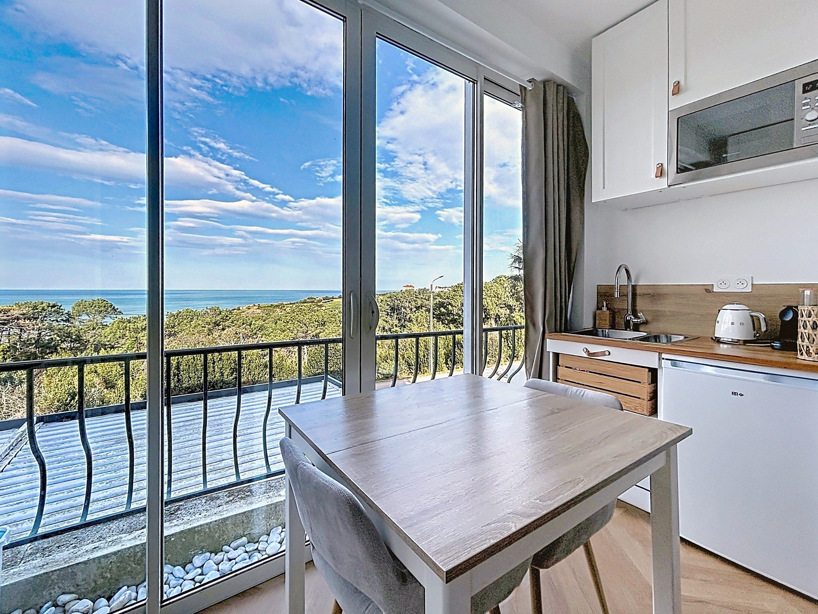  Charming Renovated Studio – Sea View & Prime Location - 物件實景