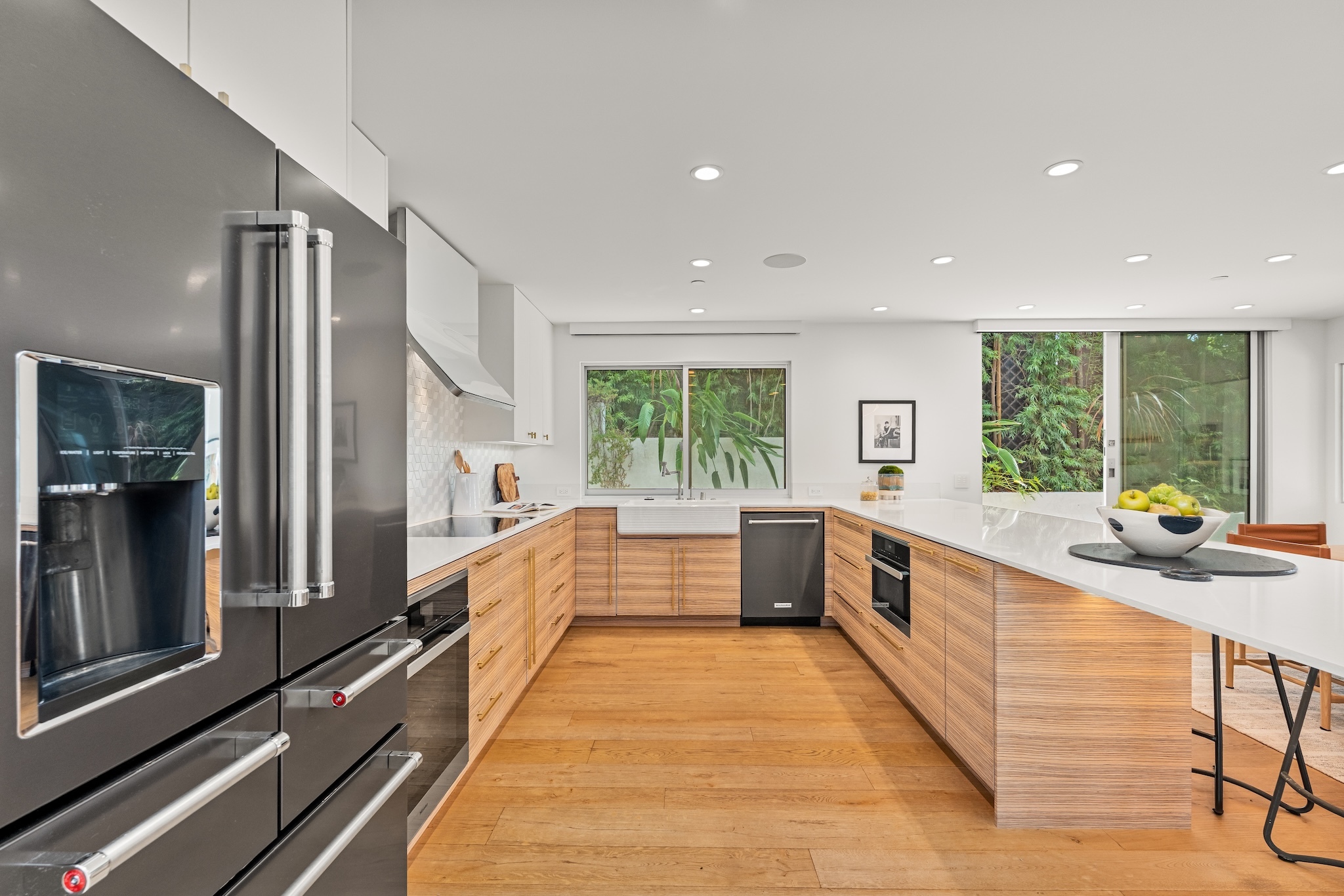  2129 Redcliff St - 物件實景