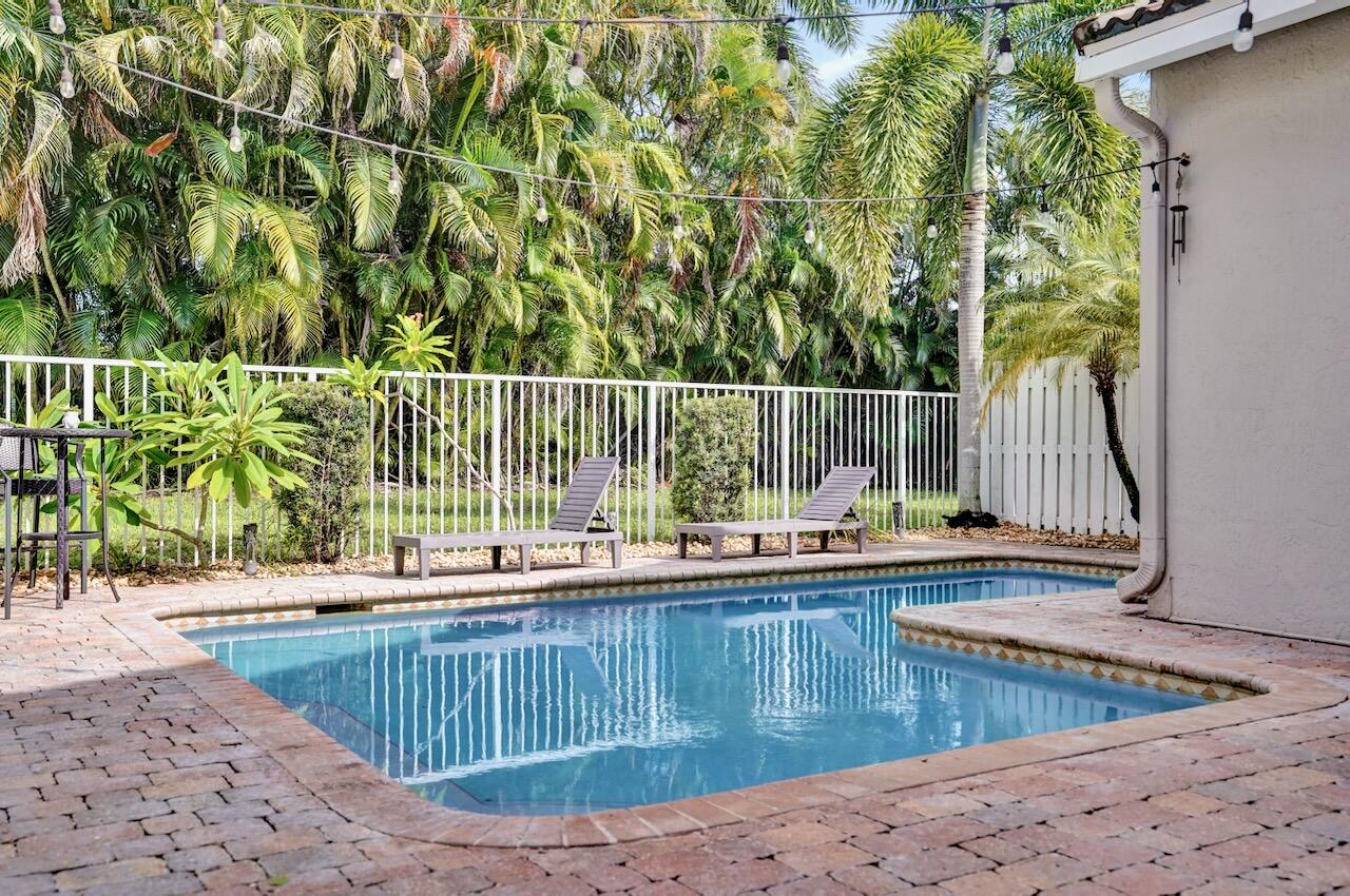 Lake Worth, Florida, 33463, United States, 3 Bedrooms Bedrooms, ,3 BathroomsBathrooms,Residential,For Sale,1940163