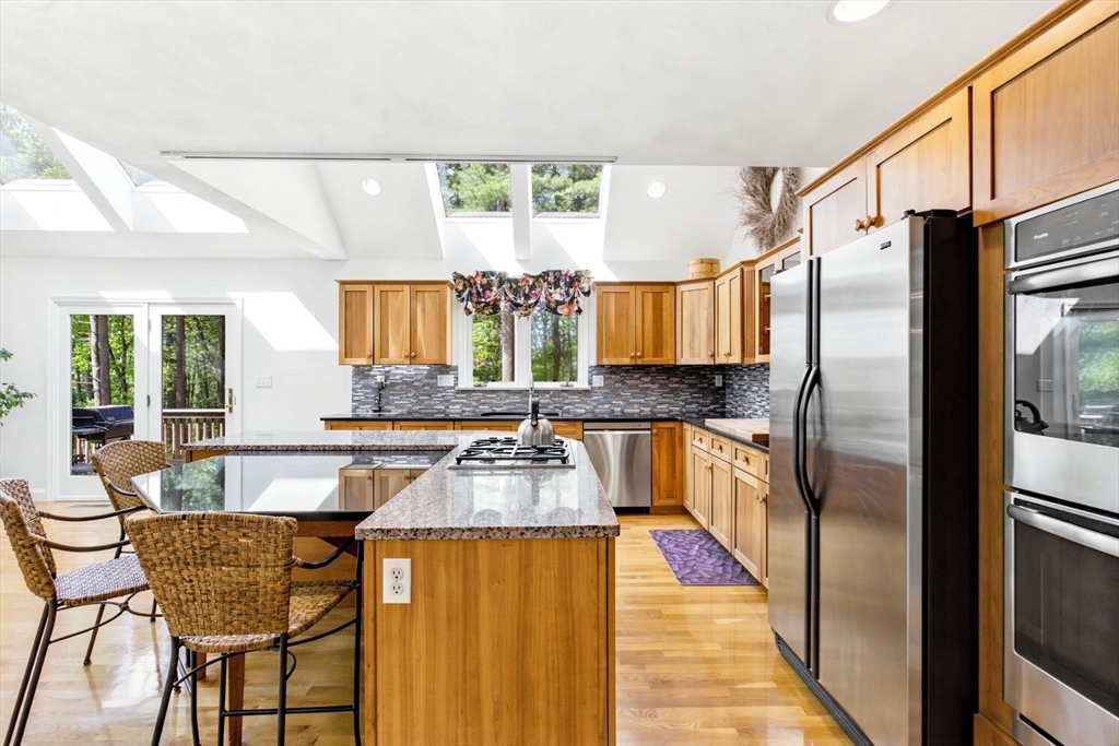 Middleton, Massachusetts, 01949, United States, 4 Bedrooms Bedrooms, ,3 BathroomsBathrooms,Residential,For Sale,2048371