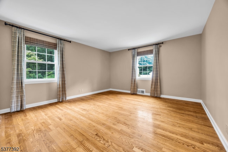 Chatham Twp., New Jersey, 07928, United States, 4 Bedrooms Bedrooms, ,3 BathroomsBathrooms,Residential,For Sale,1926166