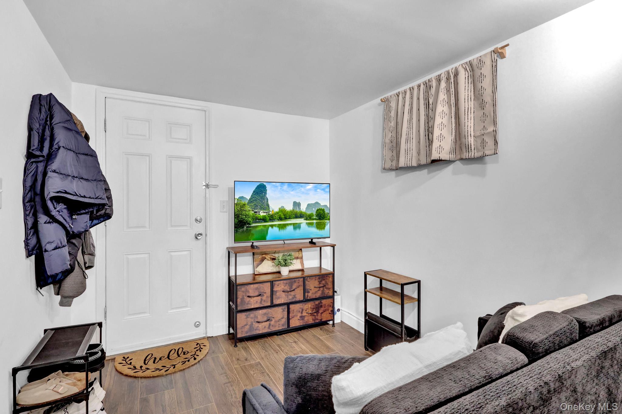  31 Locust Avenue E, Farmingdale, NY, 11735 - 物件實景