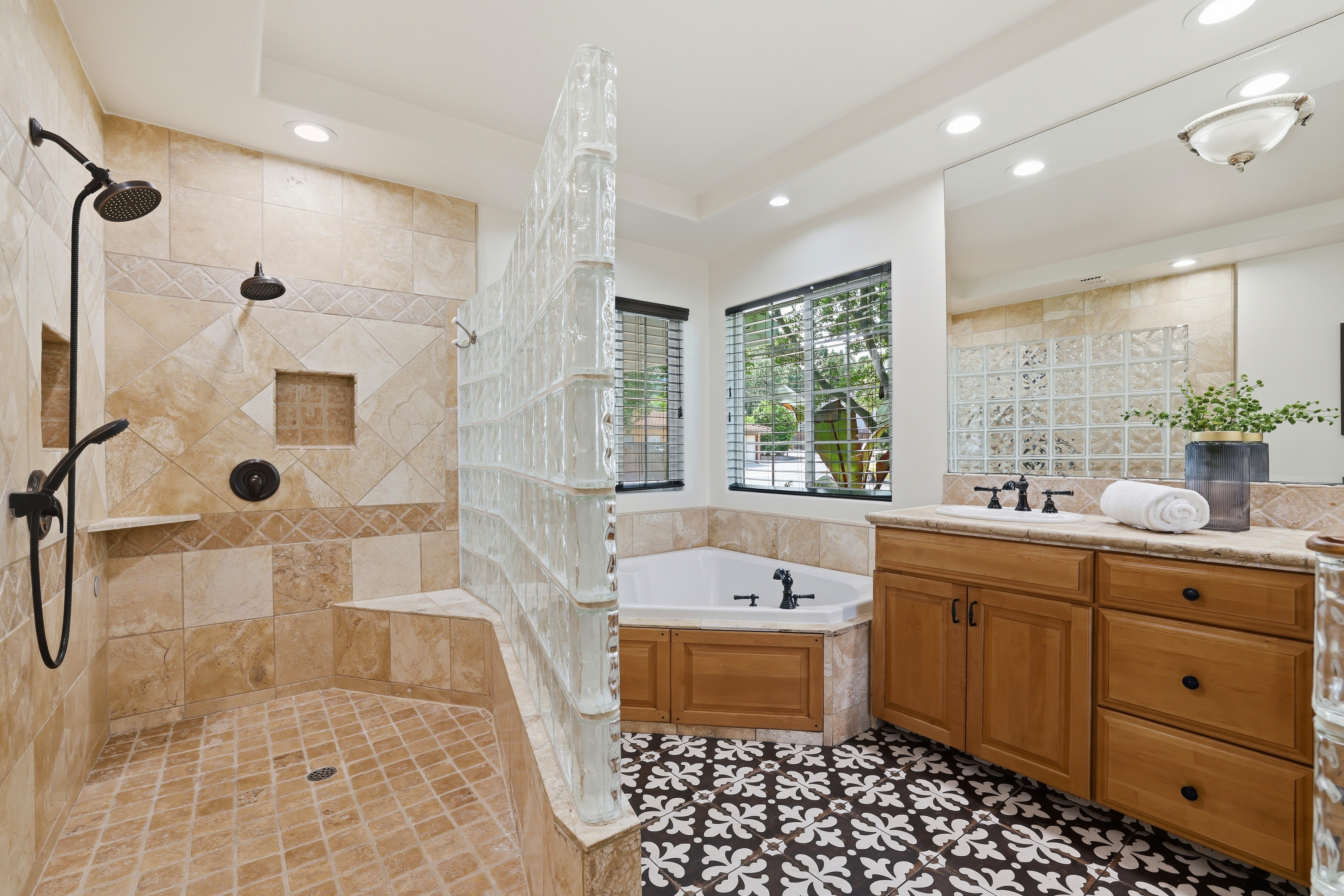  8735 Phoenix Avenue, Fair Oaks, CA 95628 - 物件實景