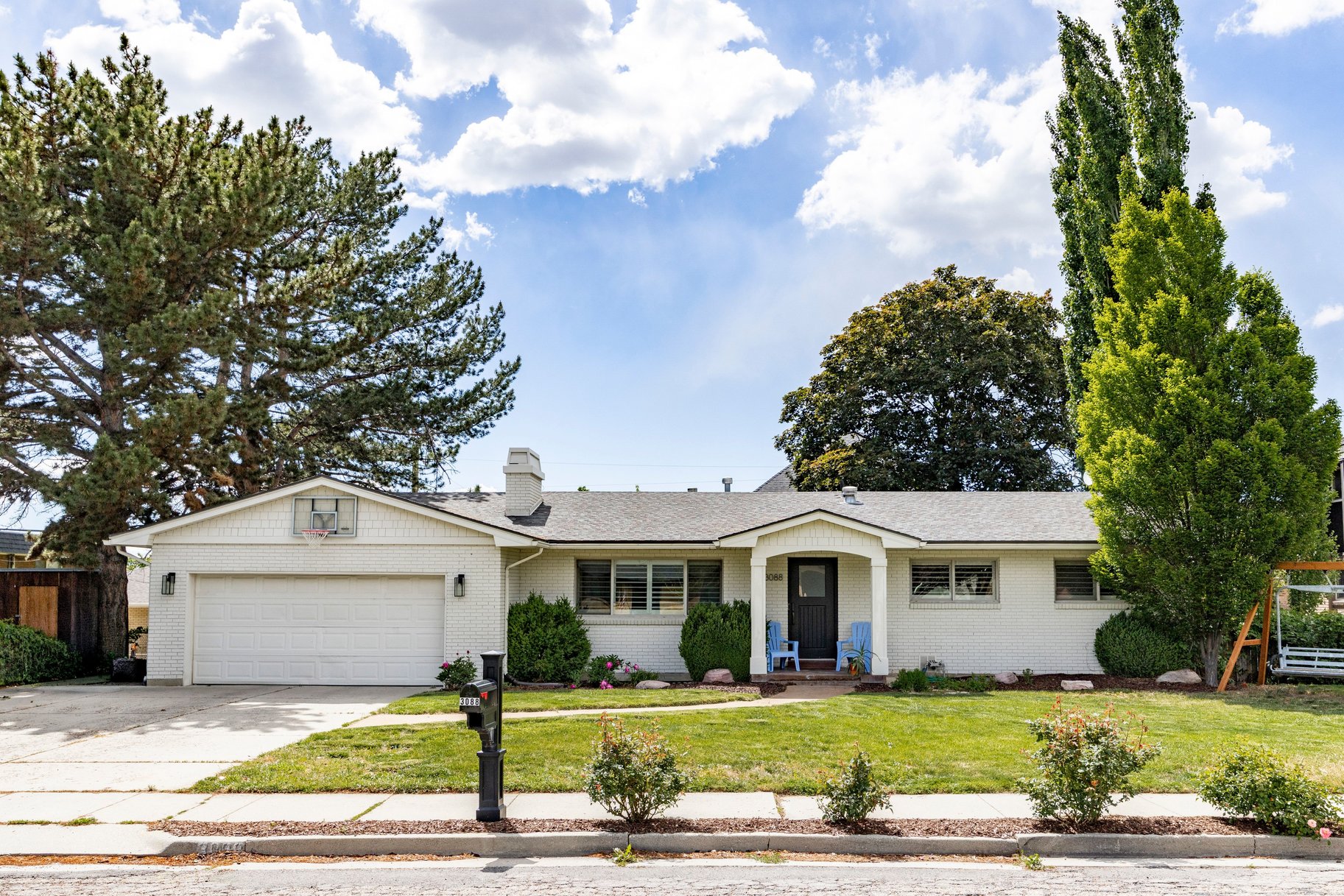  Modernized Millcreek Rambler with Open Living & Private Backyard - 物件實景