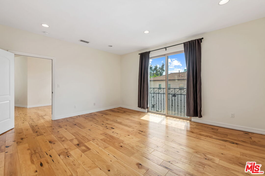Los Angeles, California, 90025, United States, 6 Bedrooms Bedrooms, ,Residential,For Sale,1932013