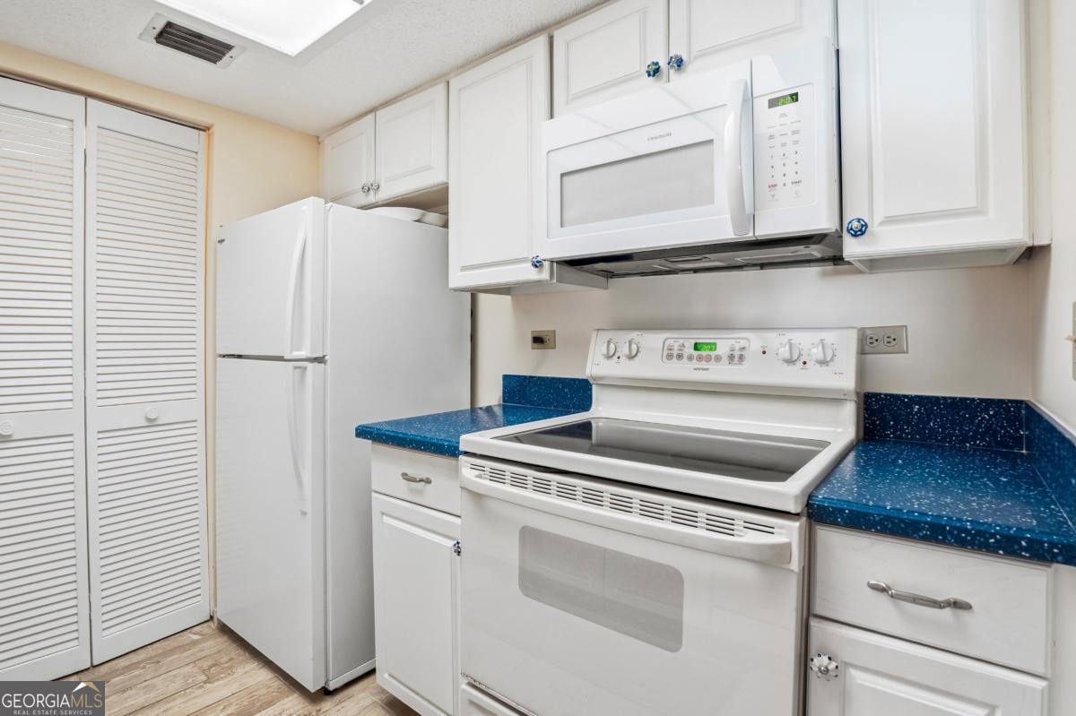 St. Simons, Georgia, 31522, United States, 2 Bedrooms Bedrooms, ,2 BathroomsBathrooms,Residential,For Sale,1991372