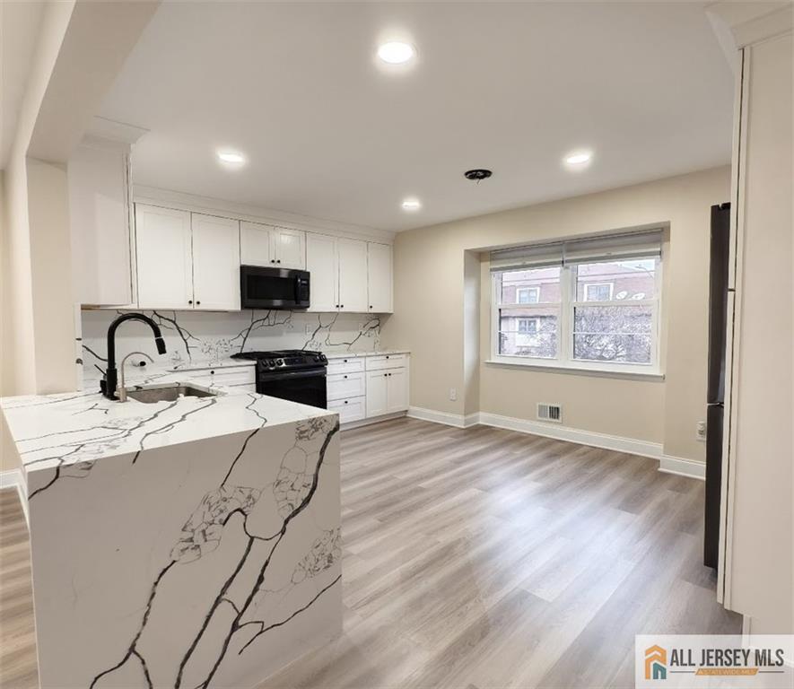 North Brunswick, New Jersey, 08902, United States, 3 Bedrooms Bedrooms, ,3 BathroomsBathrooms,Residential,For Sale,1992119