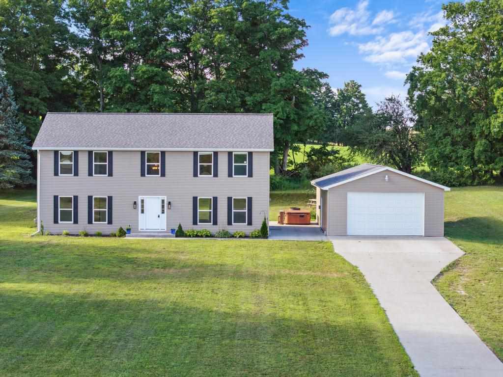 Charlevoix, Michigan, 49720, United States, 5 Bedrooms Bedrooms, ,3 BathroomsBathrooms,Residential,For Sale,1916924