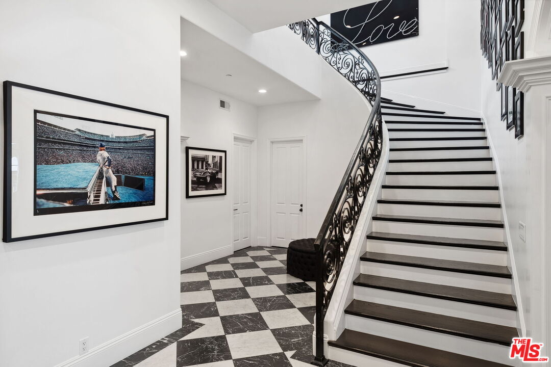 Beverly Hills Post Office, California, 90210, United States, 5 Bedrooms Bedrooms, ,6 BathroomsBathrooms,Residential,For Sale,1723543