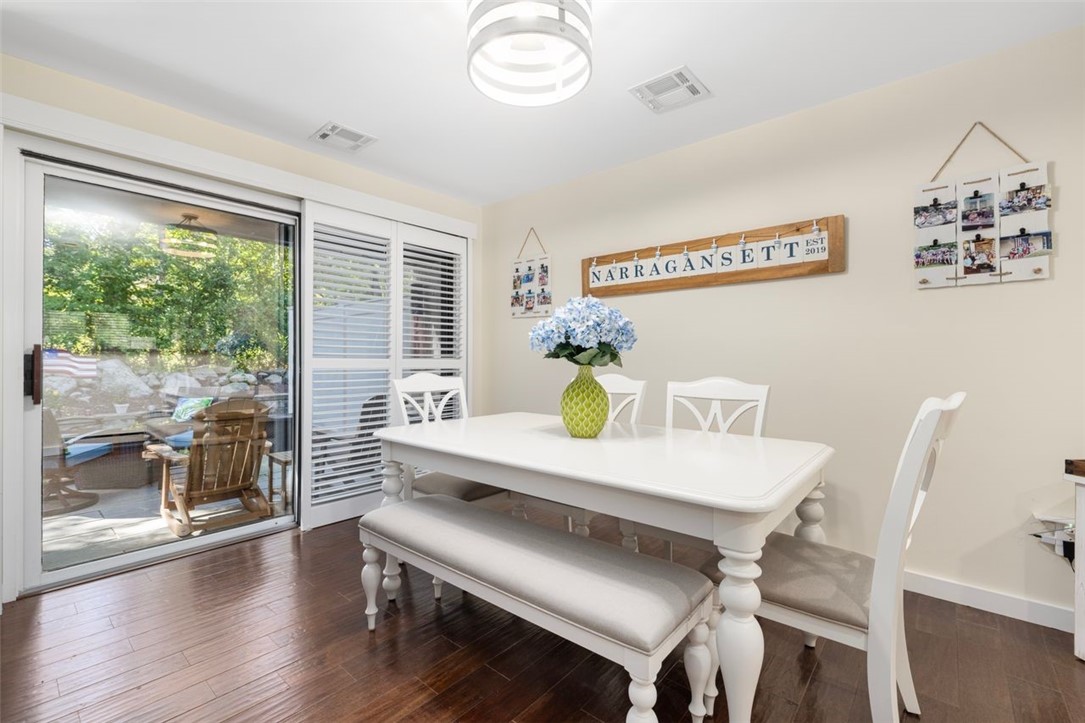 Narragansett, Rhode Island, 02882, United States, 2 Bedrooms Bedrooms, ,3 BathroomsBathrooms,Residential,For Sale,1950851