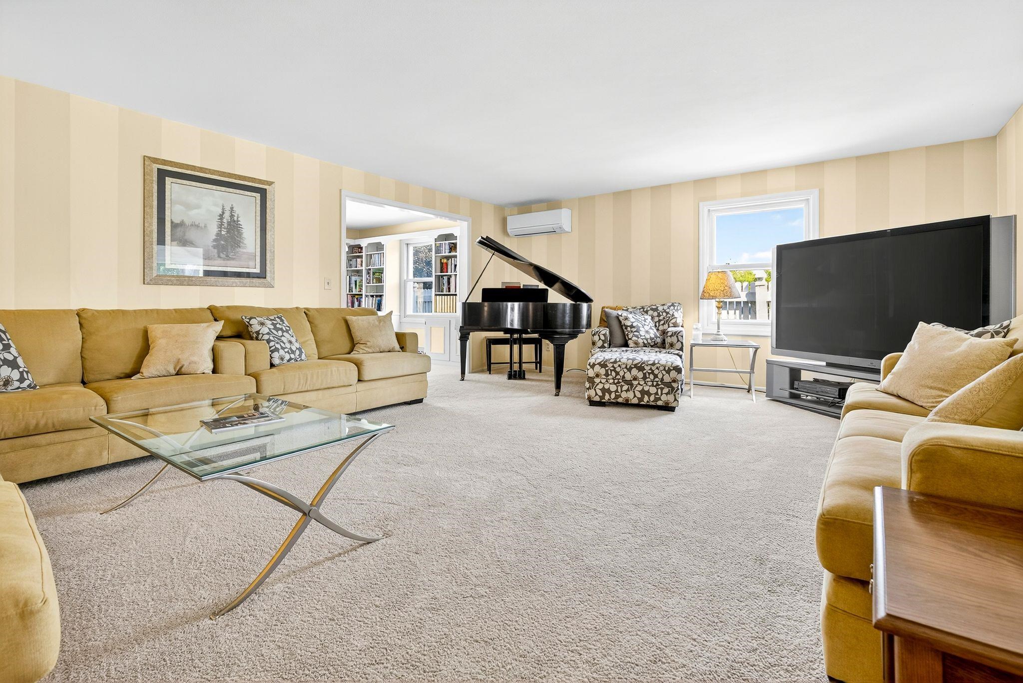 Hortonville, Wisconsin, 54944-9435, United States, 5 Bedrooms Bedrooms, ,4 BathroomsBathrooms,Residential,For Sale,1977478