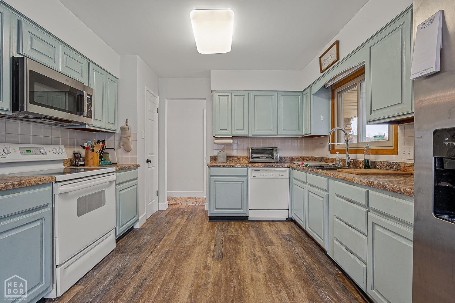 Cherokee Village, Arkansas, 72529, United States, 6 Bedrooms Bedrooms, ,3 BathroomsBathrooms,Residential,For Sale,1983477