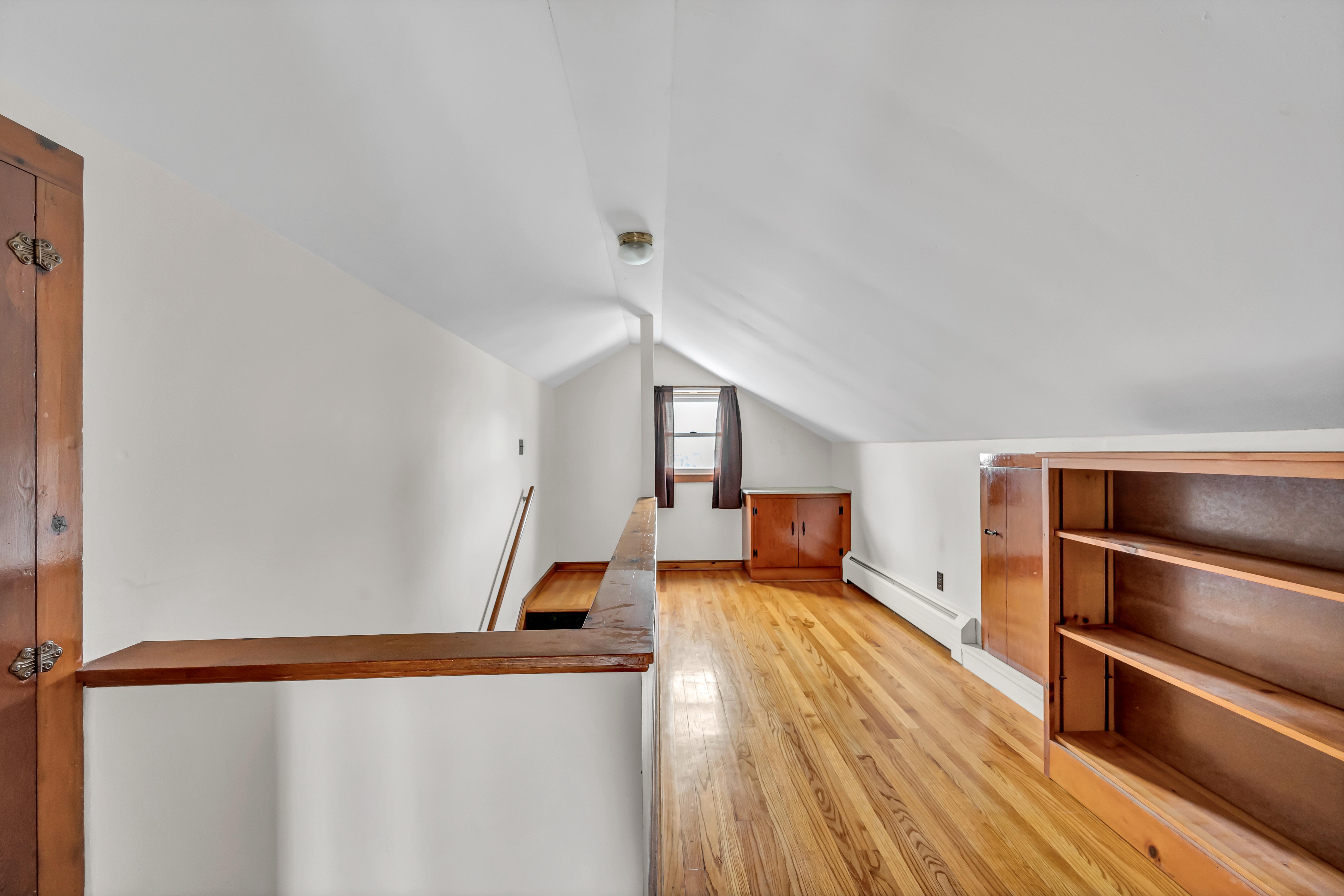  Charming Three Bedroom Cape - 物件實景