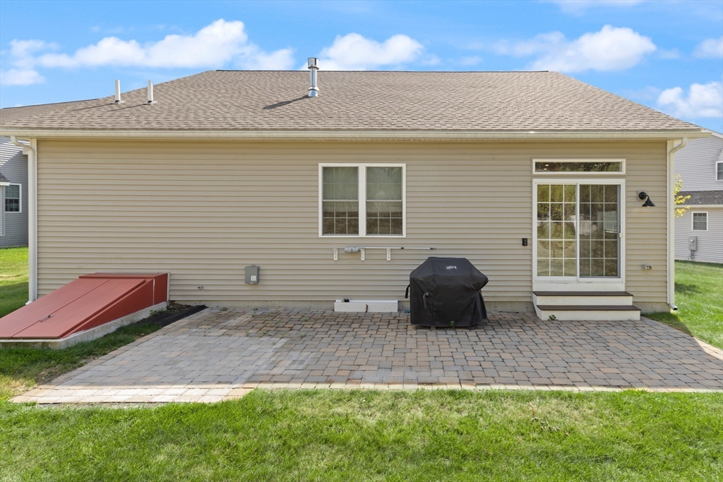 Littleton, Massachusetts, 01460, United States, 2 Bedrooms Bedrooms, ,2 BathroomsBathrooms,Residential,For Sale,1941973