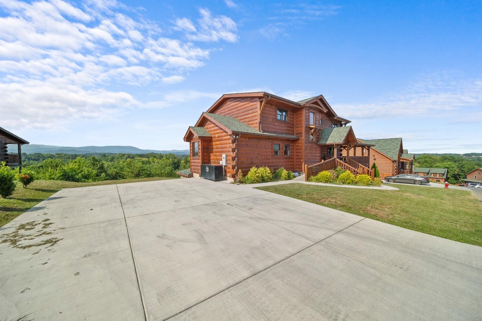 Sevierville, Tennessee, 37876, United States, 4 Bedrooms Bedrooms, ,6 BathroomsBathrooms,Residential,For Sale,1976346