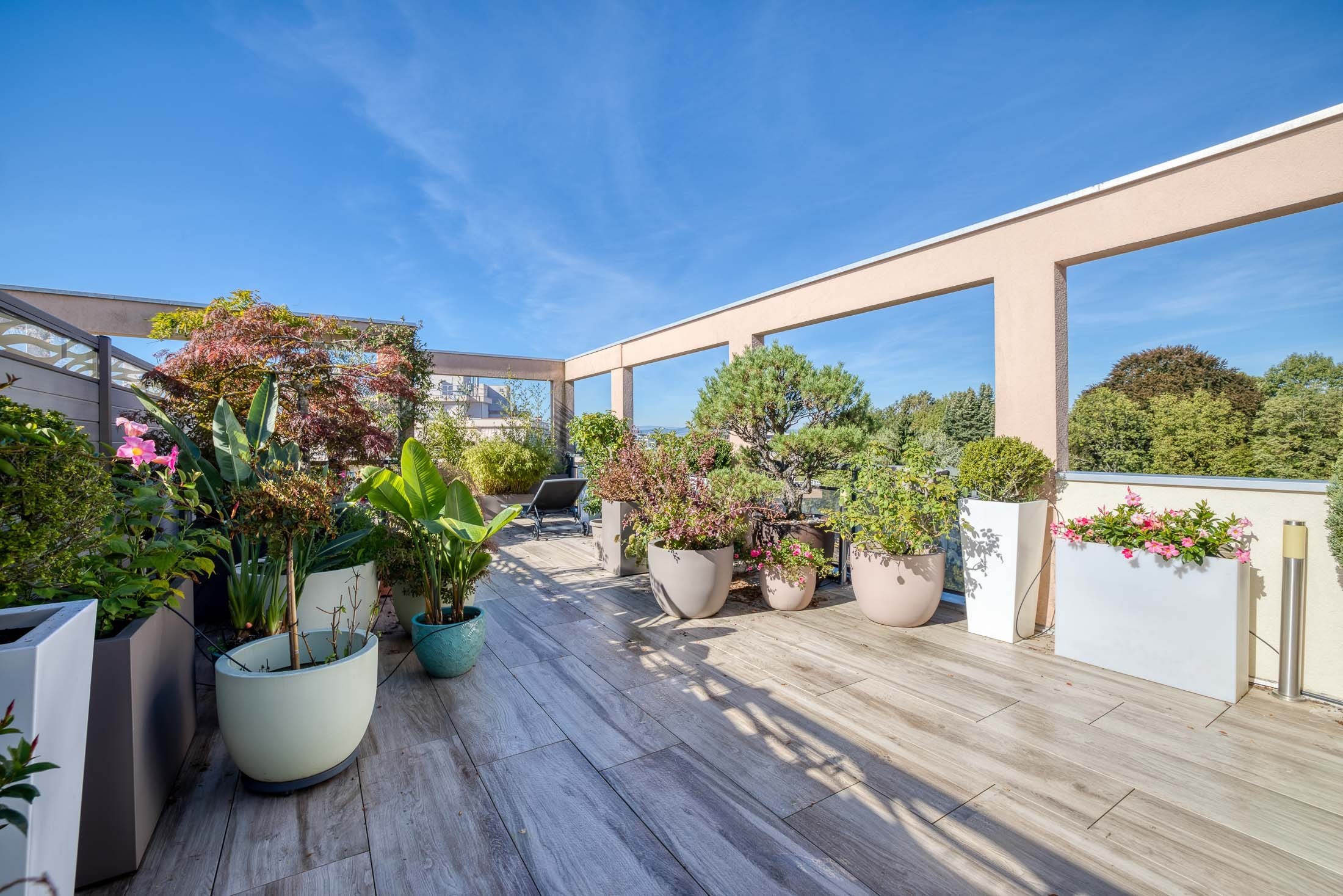  Annecy – Petit Port  Exceptional Top-Floor Apartment with Landscaped Terrace a… - 物件實景