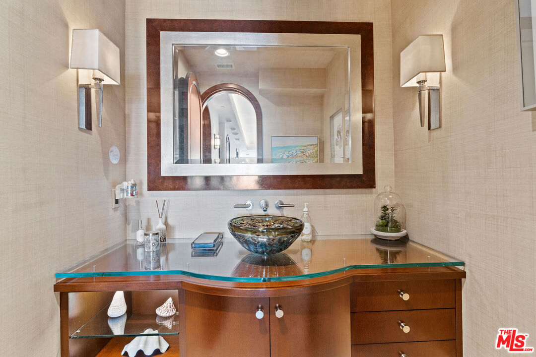 Malibu, California, 90265, United States, 3 Bedrooms Bedrooms, ,4 BathroomsBathrooms,Residential,For Sale,1855948