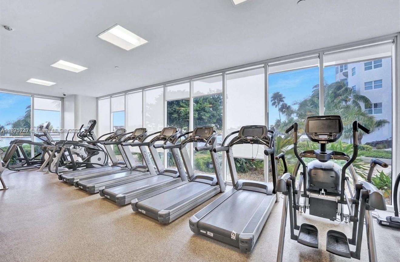 Aventura, Florida, 33180, United States, 2 Bedrooms Bedrooms, ,2 BathroomsBathrooms,Residential,For Sale,1939404