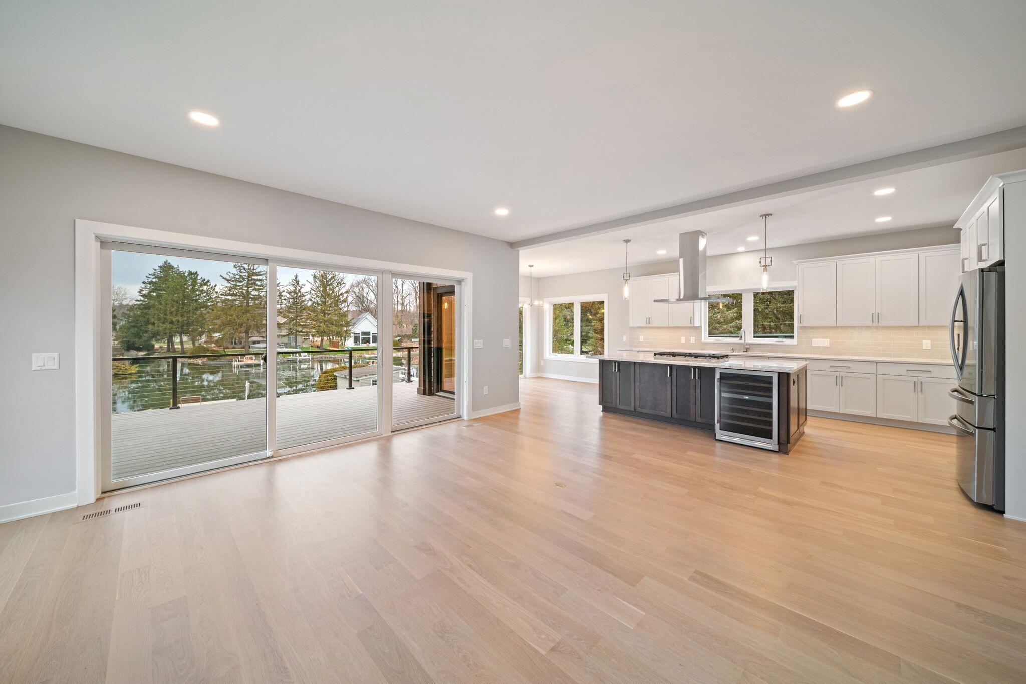 Burlington, Wisconsin, 53105, United States, 6 Bedrooms Bedrooms, ,4 BathroomsBathrooms,Residential,For Sale,2003027