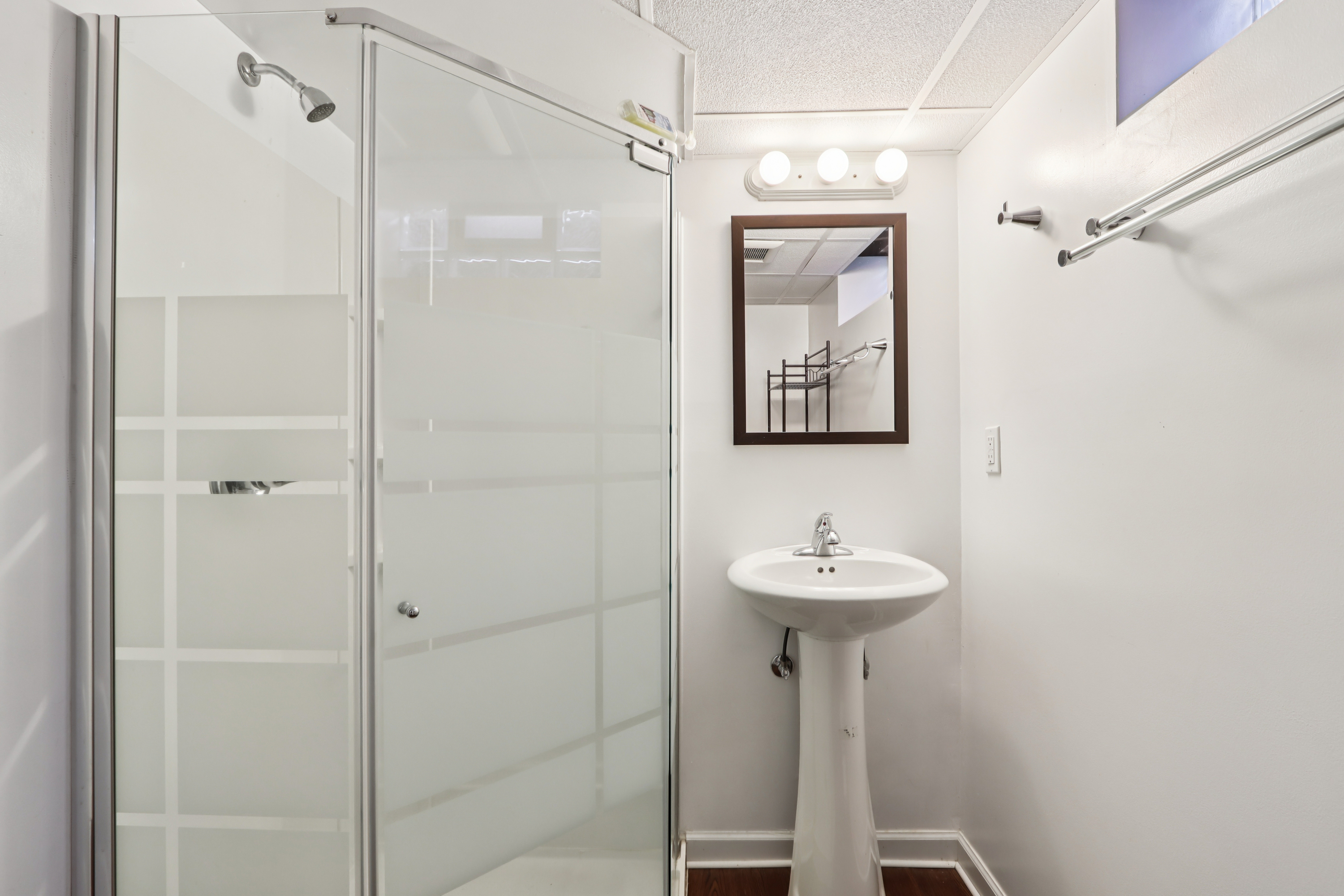  Classic Brick Ranch with an Incredible 3.5+ Car Garage - 物件實景