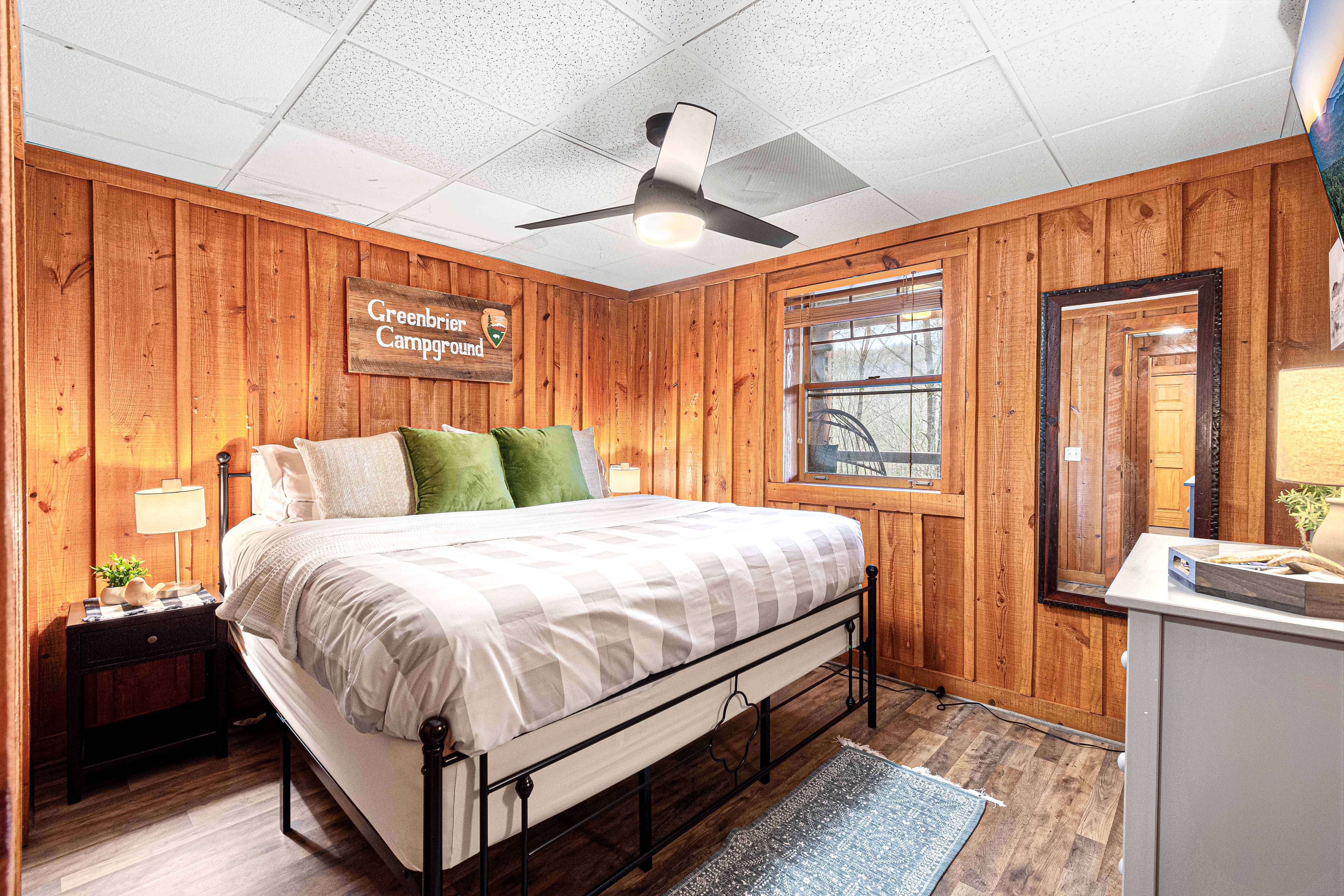 Gatlinburg, Tennessee, 37738, United States, 3 Bedrooms Bedrooms, ,4 BathroomsBathrooms,Residential,For Sale,1977450